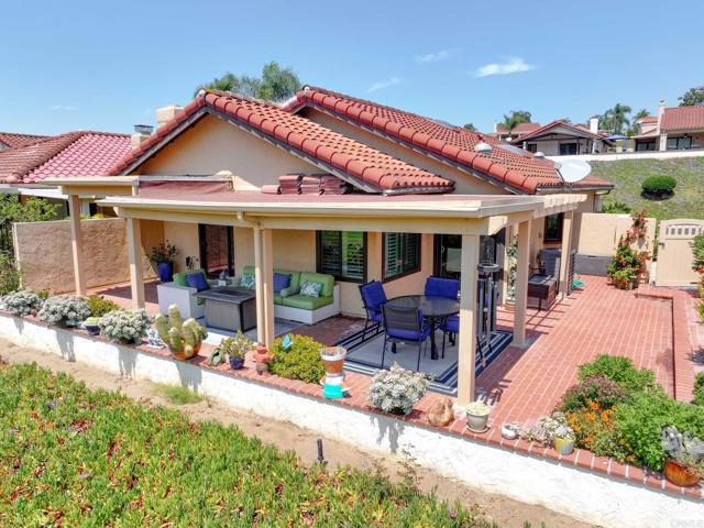 17788 Caminito Balata, San Diego CA: https://media.crmls.org/mediaz/edc7d57e-b5fc-44bc-afaa-169ad81367b9.jpg