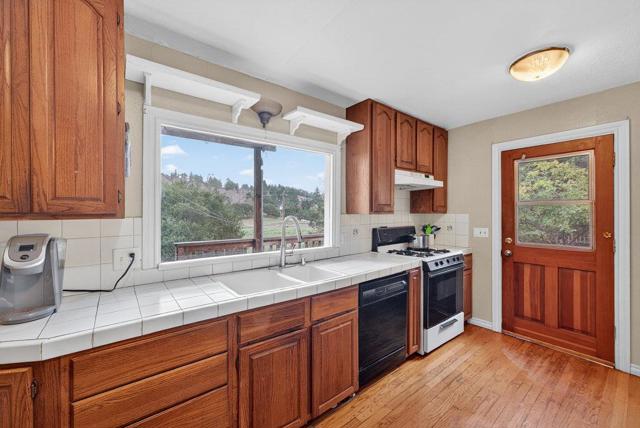 885 Larkin Valley Road, Watsonville CA: https://media.crmls.org/mediaz/edc879ac-7398-4c1d-a855-017c7eaeb02c.jpg