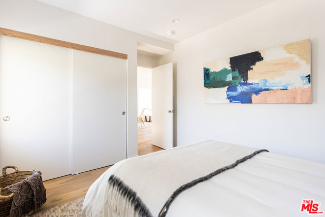 1946 1/2 Preston Avenue, Los Angeles CA: https://media.crmls.org/mediaz/edc890bb-49fb-4975-9e0a-a7822de61e56.jpg