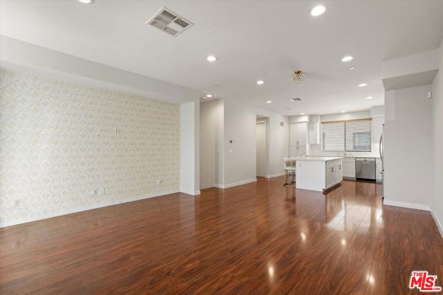 13225 Victory Boulevard photo 13