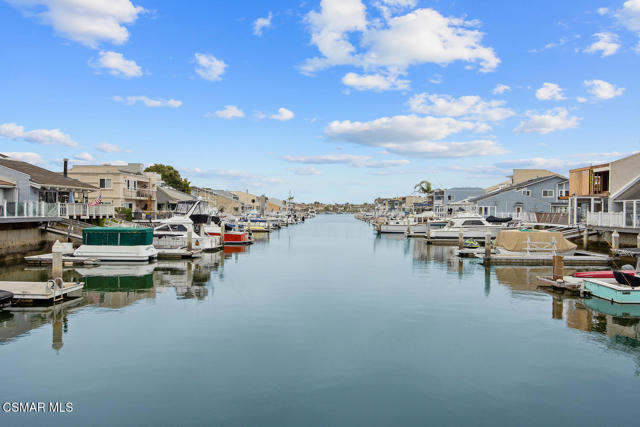 4535 Falkirk Bay, Oxnard CA: https://media.crmls.org/mediaz/edc8ac71-659b-4a5c-86fb-912c8ec53011.jpg
