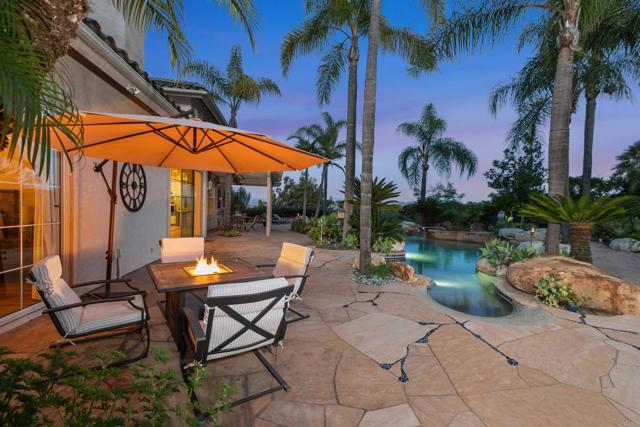2034 Ridgecrest Place, Escondido CA: https://media.crmls.org/mediaz/edc8ea8d-38f6-4432-941d-48cdab234eb3.jpg