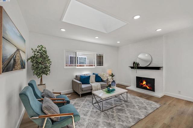 4227 Becerra Dr, Fremont CA: https://media.crmls.org/mediaz/edc9025d-3934-4d86-b48f-18daaaf0fff8.jpg