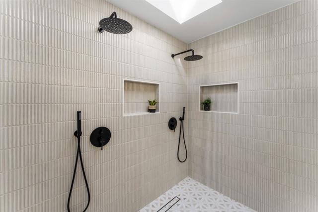 5777 Desert View Drive, La Jolla CA: https://media.crmls.org/mediaz/edc91740-94cd-4d8b-8844-53f78385f81a.jpg