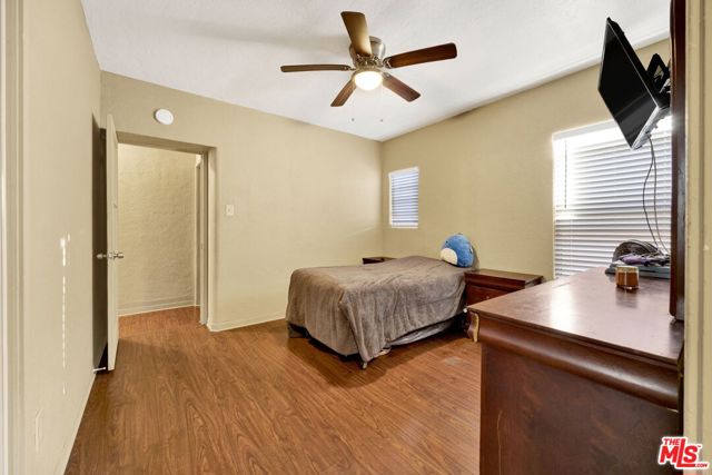 10133 Maple Street, Bellflower CA: https://media.crmls.org/mediaz/edc9928e-9204-43fb-88f1-7ed5e70912df.jpg