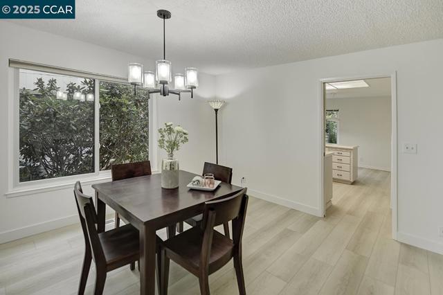 3350 Rossmoor Pkwy, Walnut Creek CA: https://media.crmls.org/mediaz/edca0752-7034-4465-a6e3-c0138f58b101.jpg