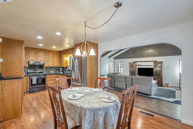 40575 Blacow Road, Fremont CA: https://media.crmls.org/mediaz/edca97eb-88c1-4d2b-bc0c-b971daa8d33e.jpg