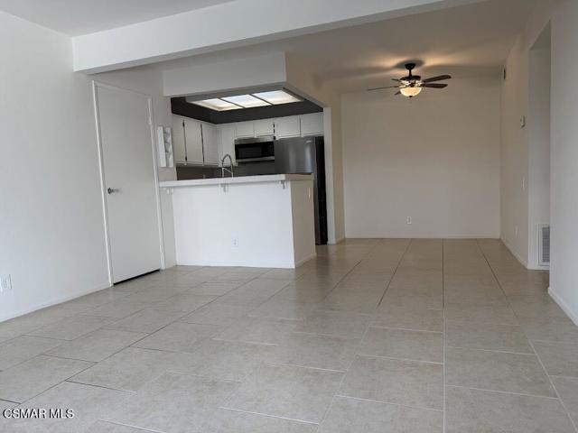 1190 Tivoli Lane, Simi Valley CA: https://media.crmls.org/mediaz/edcace44-b113-44a3-bab4-75351264c719.jpg