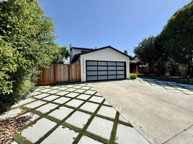 1926 Paseo Del Cajon, Pleasanton CA: https://media.crmls.org/mediaz/edcaf0e0-98d2-4281-a33a-1be3f8ccedf2.jpg