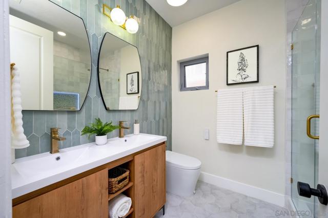 495 S Cleveland St, Oceanside CA: https://media.crmls.org/mediaz/edcb99ce-4274-4074-add3-674d5d80a53a.jpg