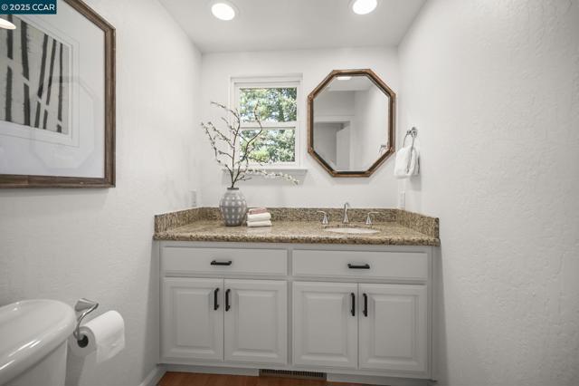 1023 White Gate Rd, Alamo CA: https://media.crmls.org/mediaz/edcbfc08-1120-4b65-8361-6c084e3e678b.jpg