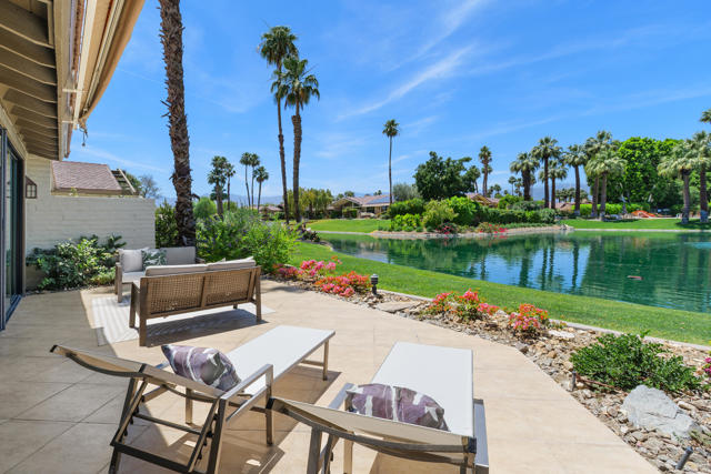 95 Lookout Drive, Palm Desert CA: https://media.crmls.org/mediaz/edcc1a33-1dad-4ca3-92d0-4ac07e59c16c.jpg