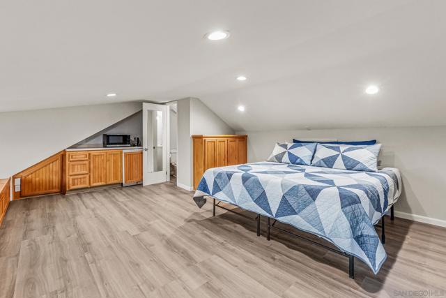 1677 S Hill Ave, Fallbrook CA: https://media.crmls.org/mediaz/edccf310-eace-4c04-b14a-7715fc86f4bb.jpg