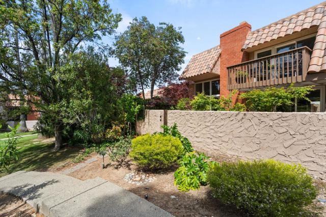 283 Casitas Bulevar, Los Gatos CA: https://media.crmls.org/mediaz/edcd9bfe-0665-49f7-9b39-bd7352e3625e.jpg