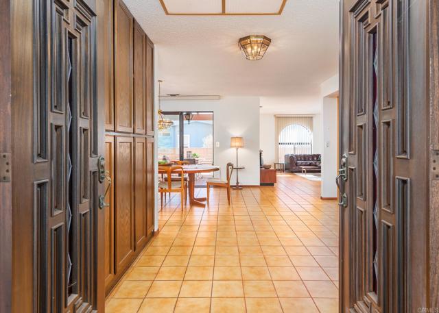 Detail Gallery Image 4 of 37 For 634 via Santa Cruz, Vista,  CA 92081 - 2 Beds | 2 Baths