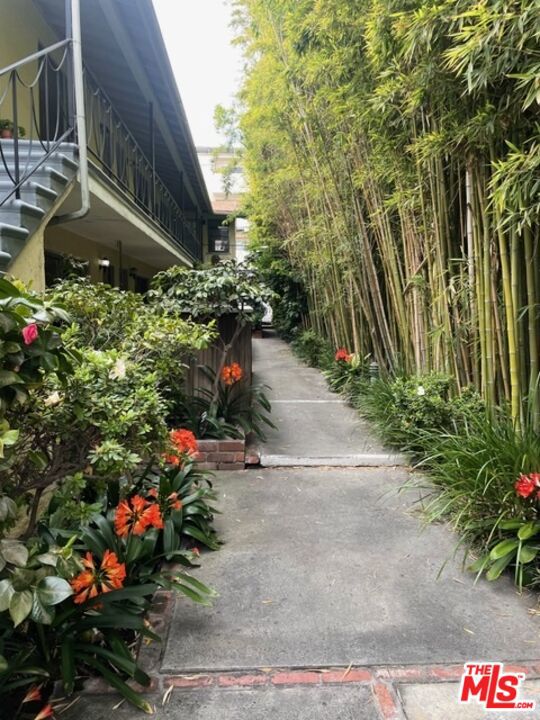 1453 S Westgate Avenue, Los Angeles CA: https://media.crmls.org/mediaz/edcdf7da-eee7-4d68-830c-f26ffe7d3b8a.jpg