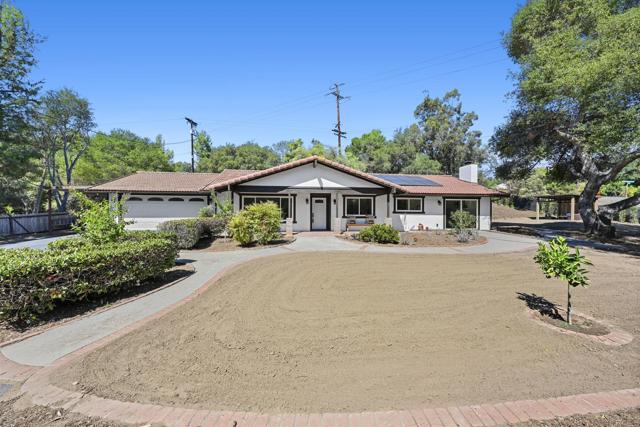 752 Quiet Place, Escondido CA: https://media.crmls.org/mediaz/edce3af9-3330-4ac9-8cd0-6bdd9290bb38.jpg