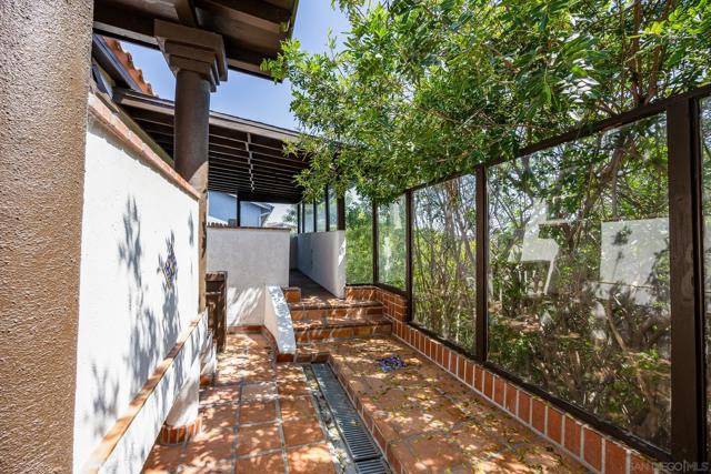 2541 Haller St, San Diego CA: https://media.crmls.org/mediaz/edce6785-96c1-412e-a853-ea873a3e456d.jpg