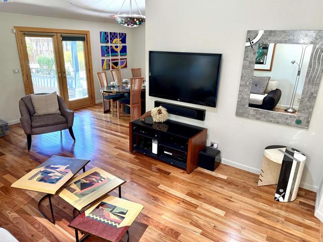 6291 Calle Fuego, Pleasanton CA: https://media.crmls.org/mediaz/edcef84e-cd1d-4e86-8c7d-341470800629.jpg