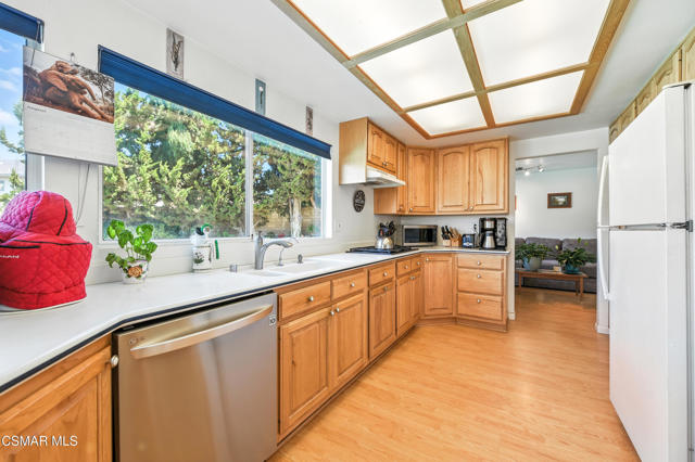 1589 N Alva Circle, Simi Valley CA: https://media.crmls.org/mediaz/edcf11d8-e94f-41b6-85f4-1f4ce44f9101.jpg