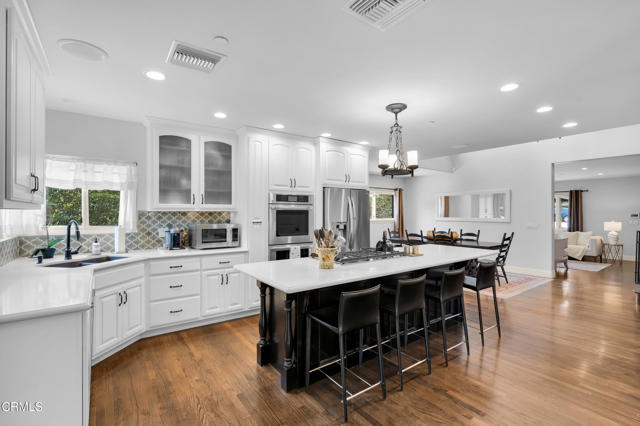 171 N Sunset Place, Monrovia CA: https://media.crmls.org/mediaz/edcf30c3-a3da-4348-9589-93582adbb109.jpg
