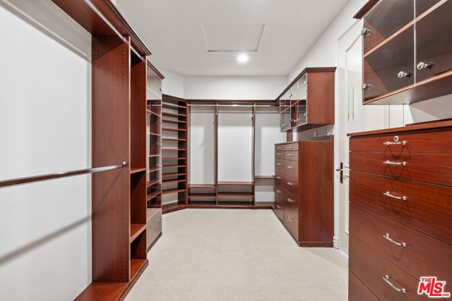 16718 Via Pacifica, Pacific Palisades CA: https://media.crmls.org/mediaz/edcf5ec9-d14e-4b2b-8c4c-d9d854cbe282.jpg