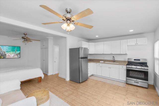 814 16 Pismo Ct., San Diego CA: https://media.crmls.org/mediaz/edcf64b2-6f73-418b-9430-724cb13bcc79.jpg