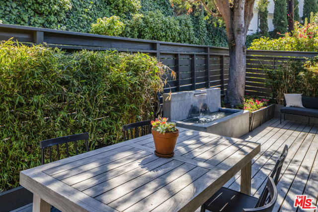 5661 Spreading Oak Drive, Los Angeles CA: https://media.crmls.org/mediaz/edcf67e1-a512-44aa-889d-b564f307fc4a.jpg