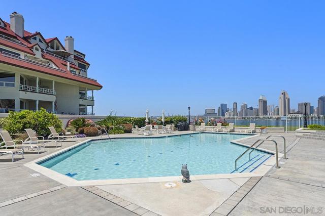 1099 1st St, Coronado CA: https://media.crmls.org/mediaz/edcfb0a4-6d3e-4063-ab21-fdb173507ebf.jpg