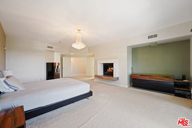 15656 Crownridge Place, Sherman Oaks CA: https://media.crmls.org/mediaz/edcfc150-97d7-42be-bd83-bfb9e70aecee.jpg