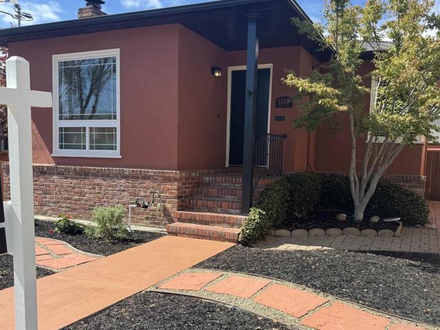 1109 Post St, Alameda CA: https://media.crmls.org/mediaz/edd03014-b3a9-4869-a6f5-cf9d57c4cd03.jpg