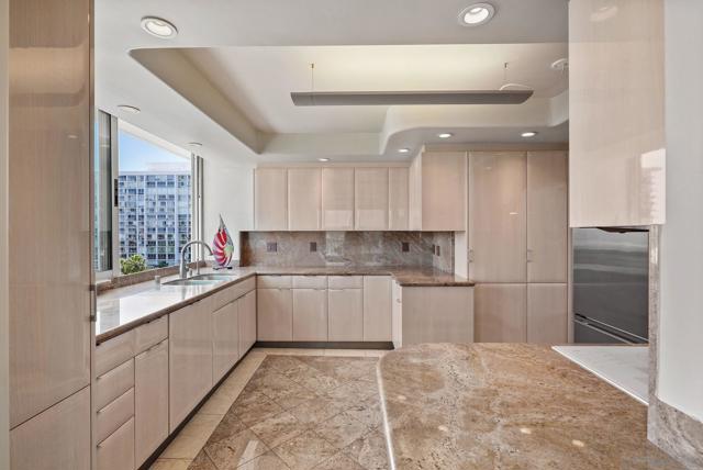 Image 15 of 46 For 1810 Avenida Del Mundo  703