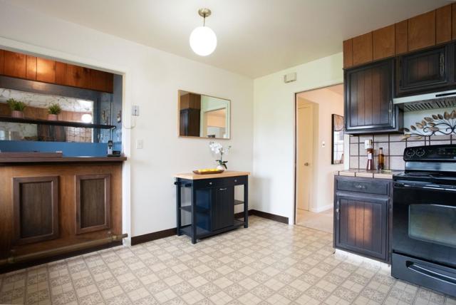 572 Cherry Avenue, San Bruno CA: https://media.crmls.org/mediaz/edd0bd7b-ee61-4ff5-89bd-4fa3ca34514f.jpg