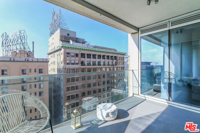 6250 HOLLYWOOD Boulevard, Los Angeles CA: https://media.crmls.org/mediaz/edd0bdc1-a938-4979-922a-895b2f95abb5.jpg