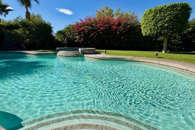 35373 Vista Montana Court, Cathedral City CA: https://media.crmls.org/mediaz/edd0f595-dcaa-47ef-9087-6043204e39a5.jpg