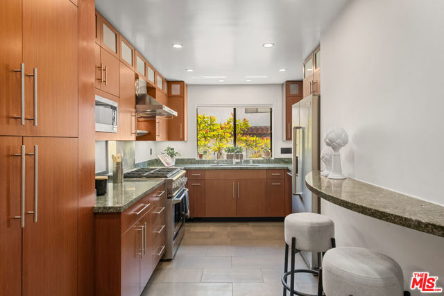 1553 Michael Lane, Pacific Palisades CA: https://media.crmls.org/mediaz/edd1237b-a09e-4825-a4a3-f4d5f73c6a55.jpg