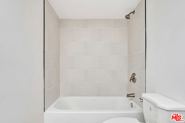 10065 De Soto Avenue, Chatsworth CA: https://media.crmls.org/mediaz/edd161ce-462c-4ecd-8002-0657d9145c05.jpg