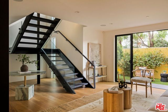 1900 Penmar Avenue, Venice CA: https://media.crmls.org/mediaz/edd17449-4115-4661-b33b-4a0c52fef740.jpg