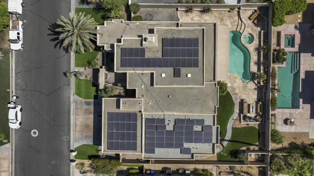 41800 Jones Drive, Palm Desert CA: https://media.crmls.org/mediaz/edd218d3-8169-4edc-a17e-6d9799848894.jpg