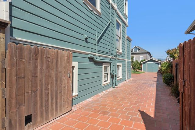 Image 36 of 52 For 2061 Buena Vista Ave.