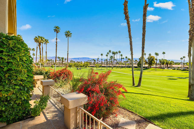 38960 Gladiolus Lane, Palm Desert CA: https://media.crmls.org/mediaz/edd2d581-34d6-4463-9401-51501b5f0e81.jpg
