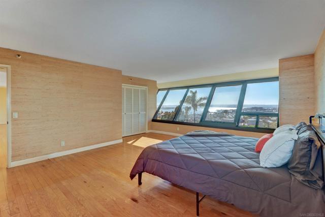 230 W Laurel Street, San Diego CA: https://media.crmls.org/mediaz/edd2ec3b-b212-4d81-b229-3b401bbea693.jpg