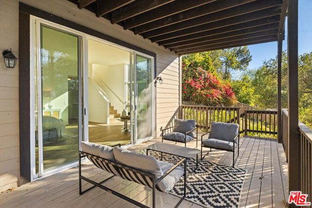 827 Cheltenham Road, Santa Barbara CA: https://media.crmls.org/mediaz/edd3a2fe-8472-4e4e-a372-918f79d350da.jpg