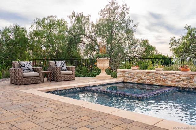 7576 Northern Lights, San Diego CA: https://media.crmls.org/mediaz/edd3b345-0276-406a-b63d-c93f6740db6e.jpg