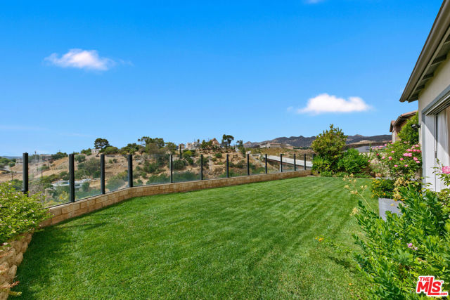21316 Poema Place, Chatsworth CA: https://media.crmls.org/mediaz/edd4802b-b590-4967-b5c7-ce48ed932604.jpg