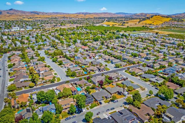 1851 Severinsen Street, Hollister CA: https://media.crmls.org/mediaz/edd481c4-c2ed-4b99-b172-cd302e821298.jpg