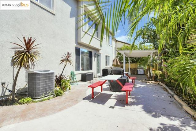 25 Solitude Ct, Oakley CA: https://media.crmls.org/mediaz/edd4c671-d257-4918-84c6-1172f248c6bc.jpg