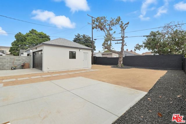 9710 S 8th Avenue, Inglewood CA: https://media.crmls.org/mediaz/edd4fd15-aeec-4fe5-8ff4-5ab38e626238.jpg