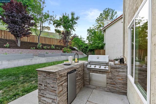 2916 Sombrero Circle, San Ramon CA: https://media.crmls.org/mediaz/edd53aac-2926-49de-ac16-bf79dd1f5aae.jpg