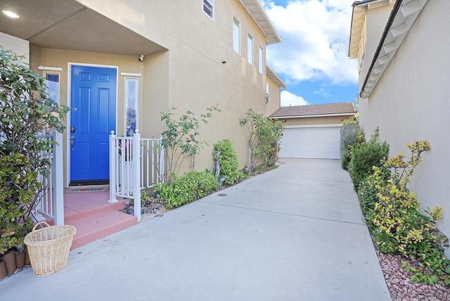 2361 porch swing st, Chula Vista CA: https://media.crmls.org/mediaz/edd5bab2-cd0f-4372-9ce4-dc0d726f077a.jpg